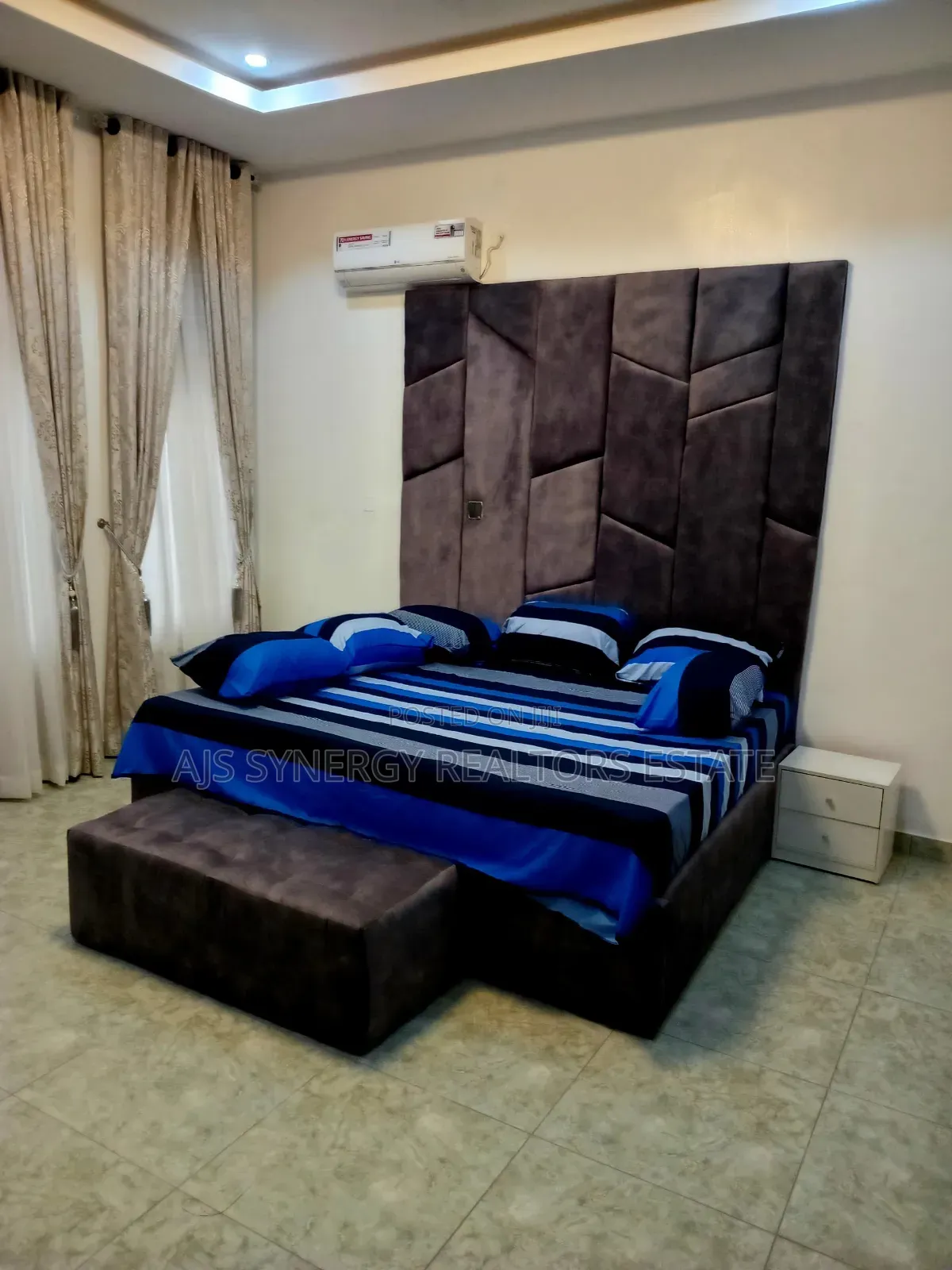 Furnished 4bdrm Duplex in Chevron for sale in Chevron
