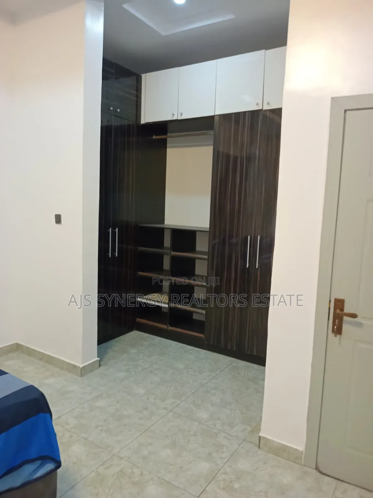 Furnished 4bdrm Duplex in Chevron for sale in Chevron