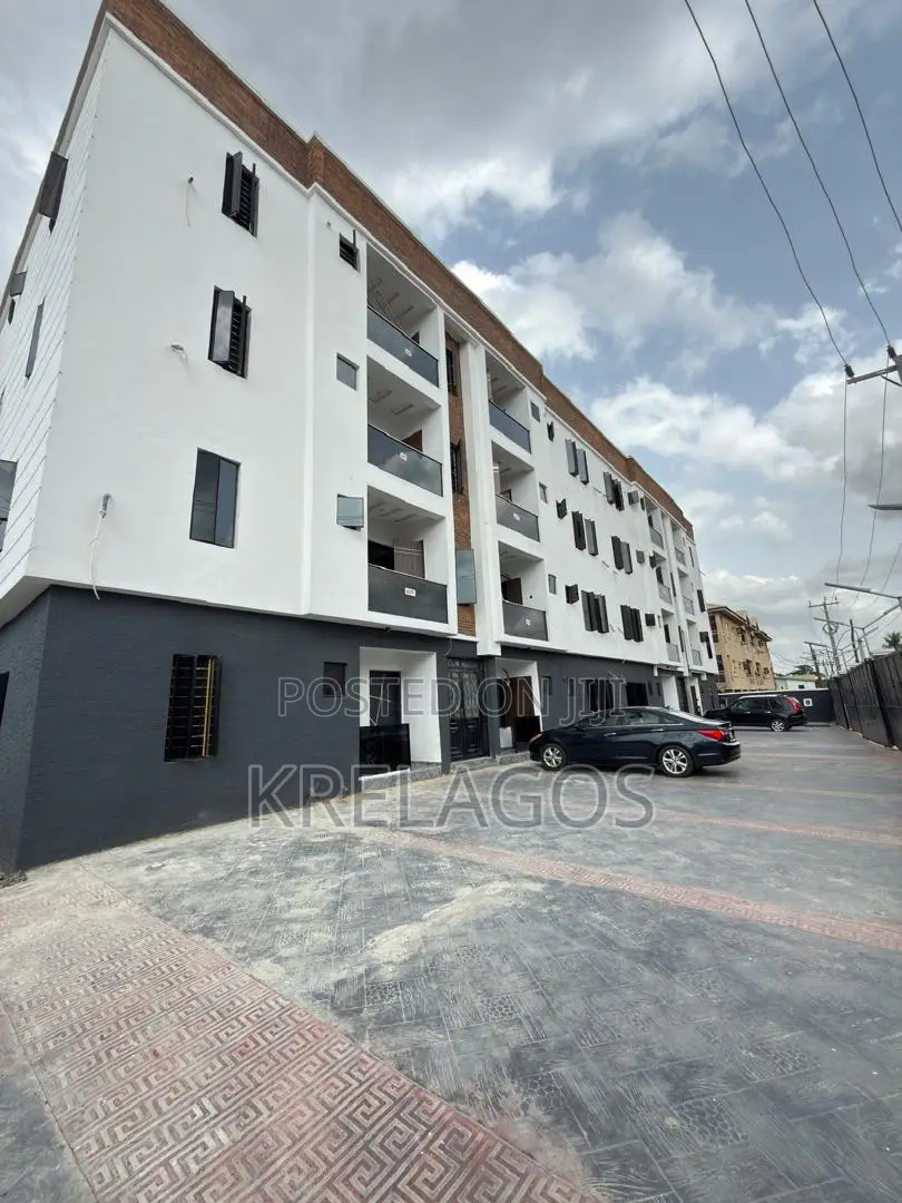 2bdrm Apartment in Igbo-efon for sale in Igbo-efon