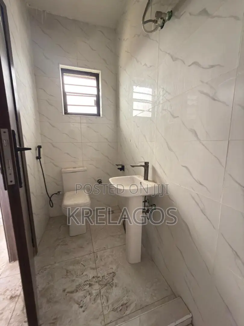 2bdrm Apartment in Igbo-efon for sale in Igbo-efon