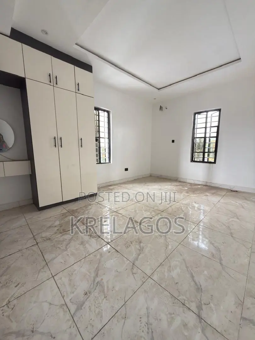 2bdrm Apartment in Igbo-efon for sale in Igbo-efon