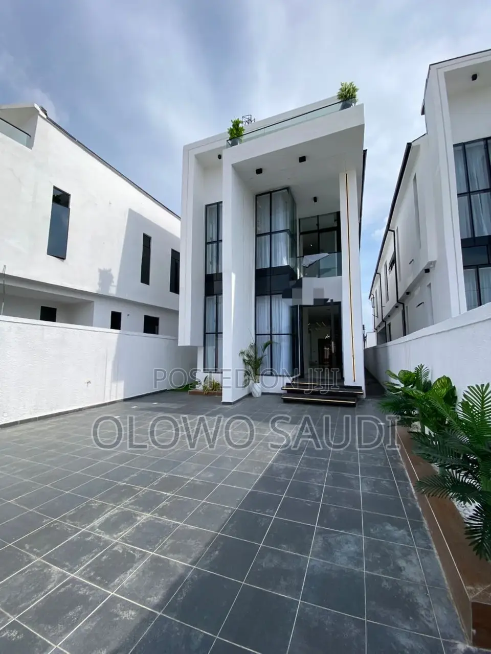 5bdrm Duplex in Ikota for sale in Ikota