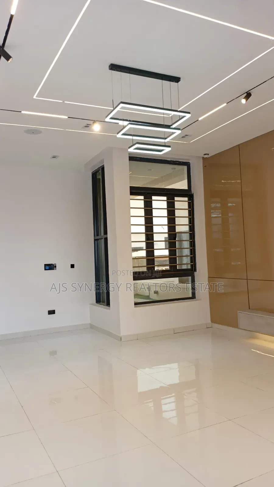 5bdrm Duplex in Chevron for sale in Chevron