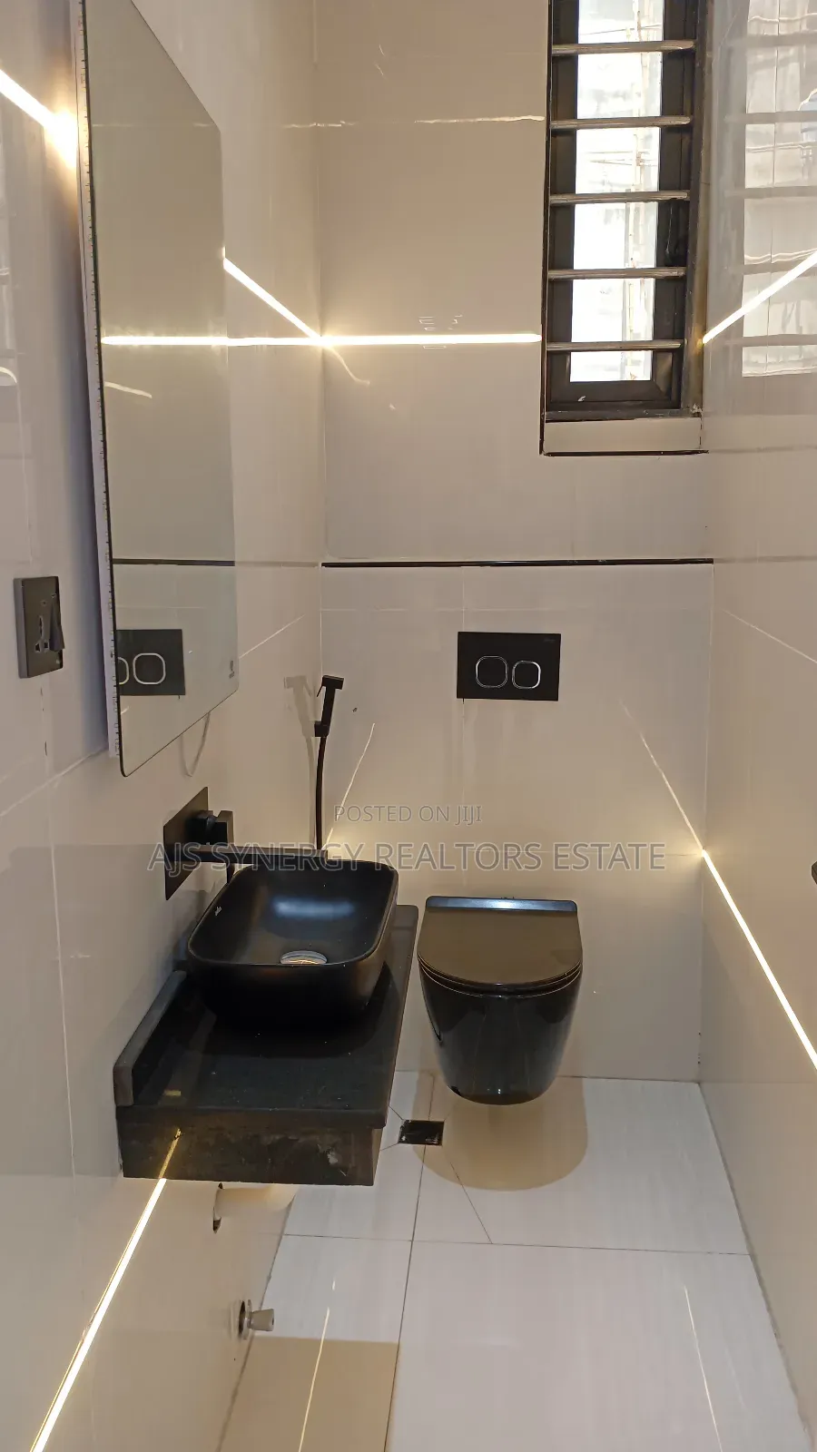 5bdrm Duplex in Chevron for sale in Chevron