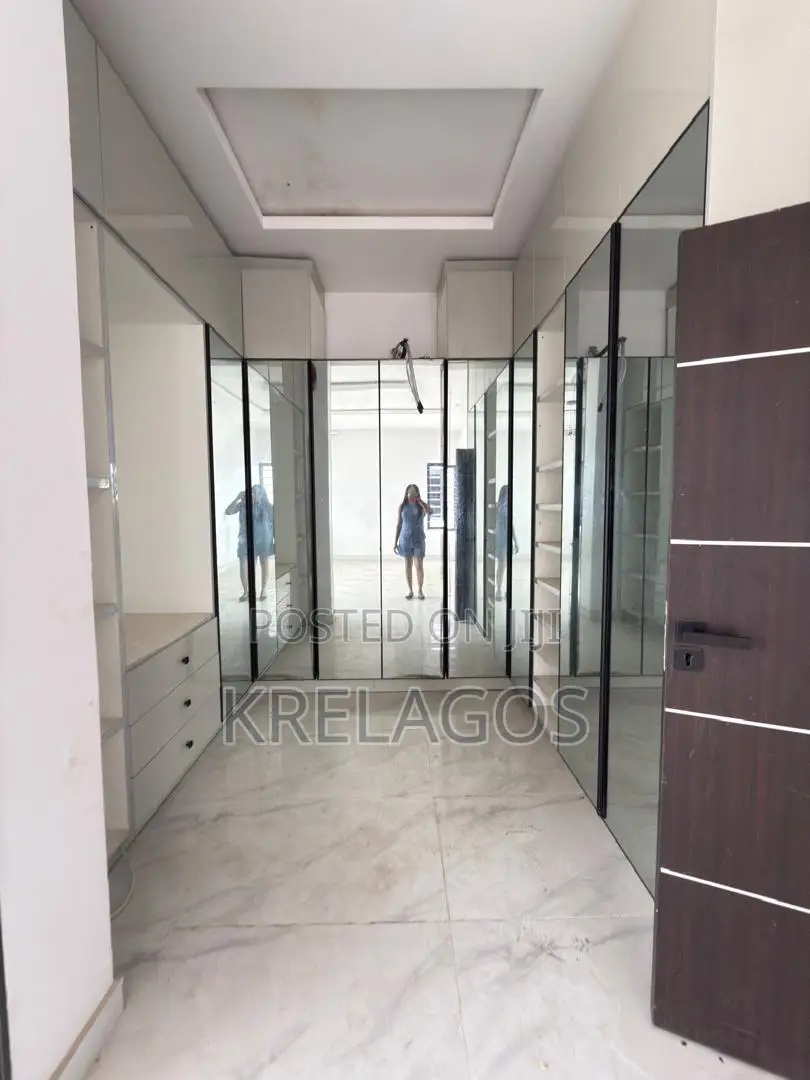 5bdrm Duplex in Ologolo for sale in Ologolo