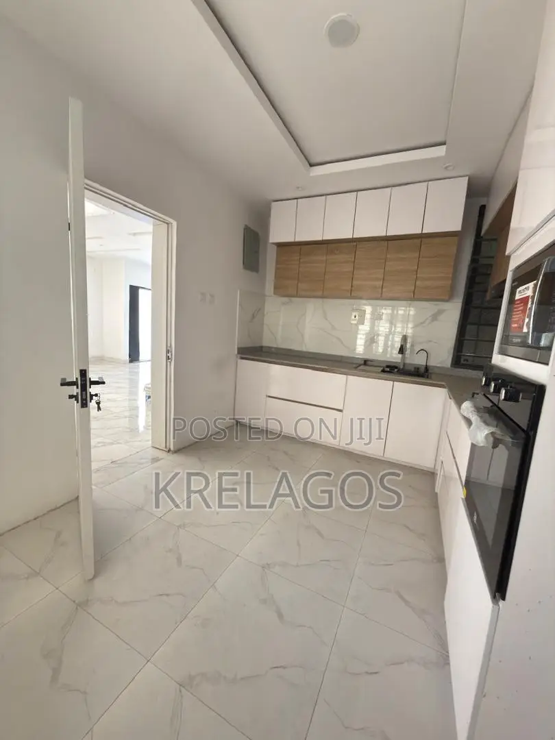 4bdrm Duplex in Ologolo for sale in Ologolo