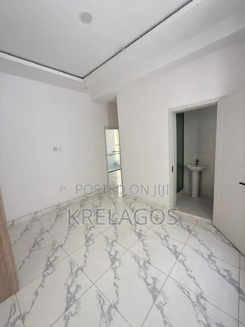 4bdrm Duplex in Ologolo for sale in Ologolo