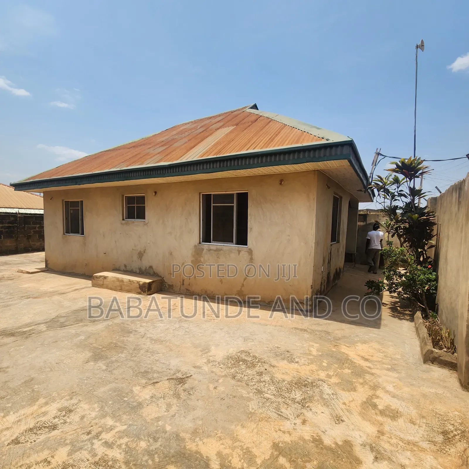 2bdrm Bungalow in Apata for sale in Apata