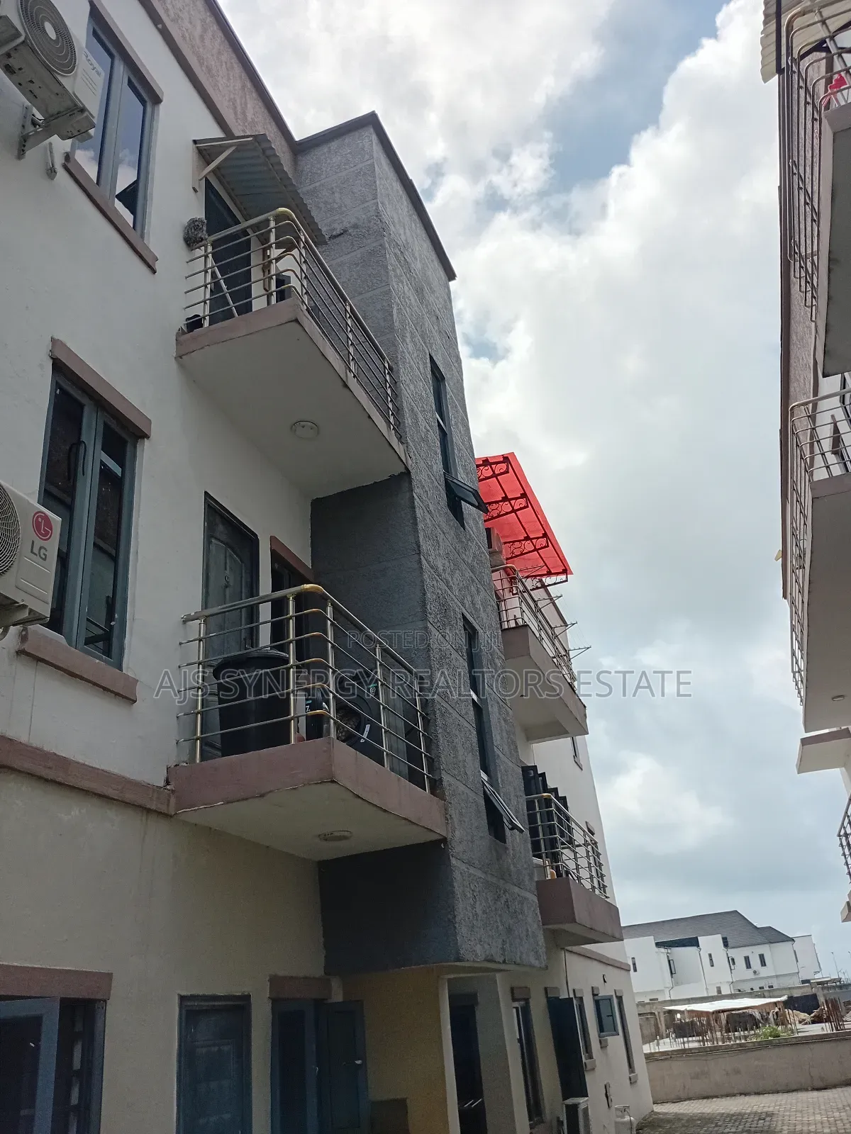 3bdrm Apartment in Chevron for rent in Chevron