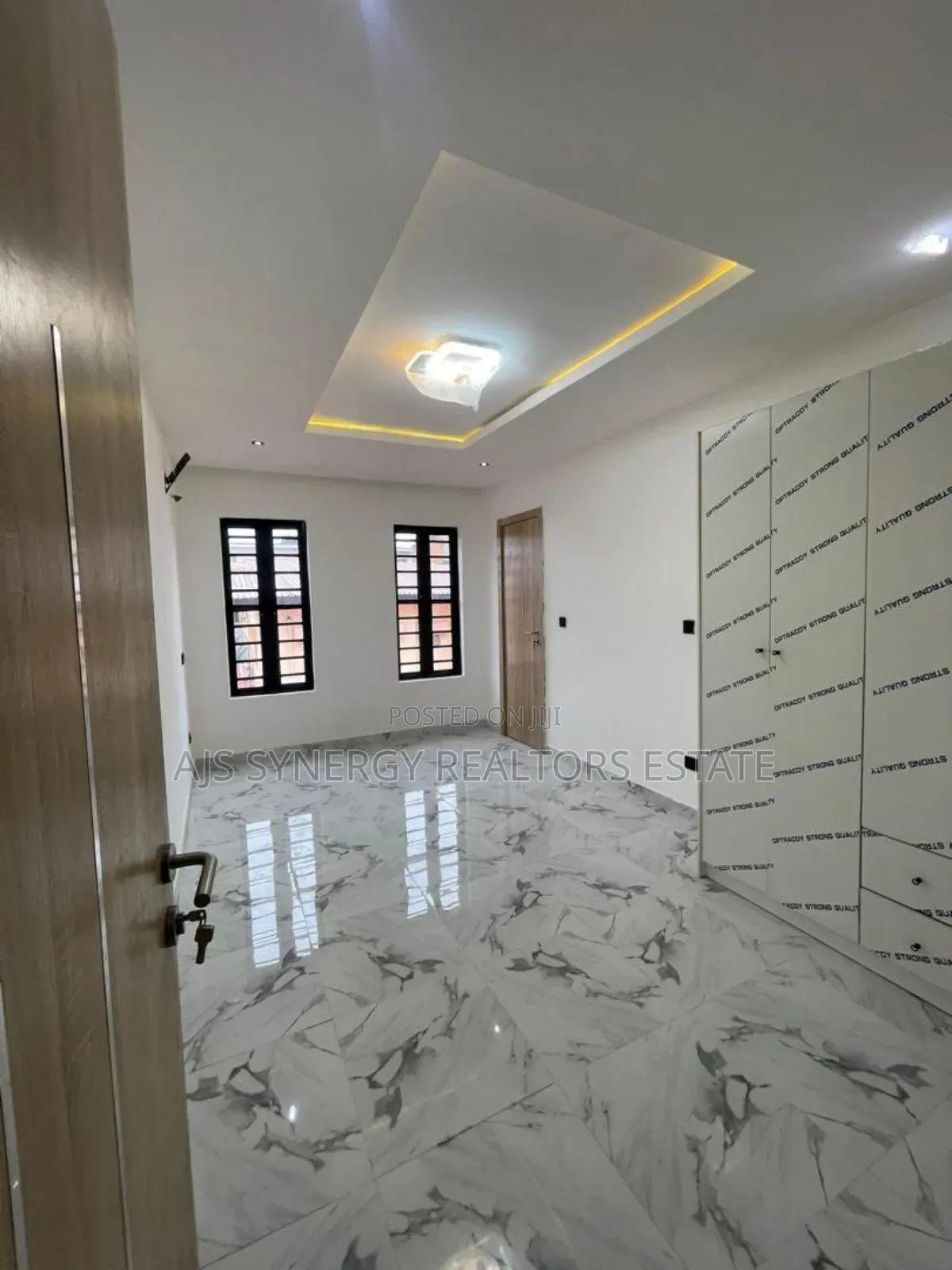 4bdrm Duplex in Chevron for sale in Chevron
