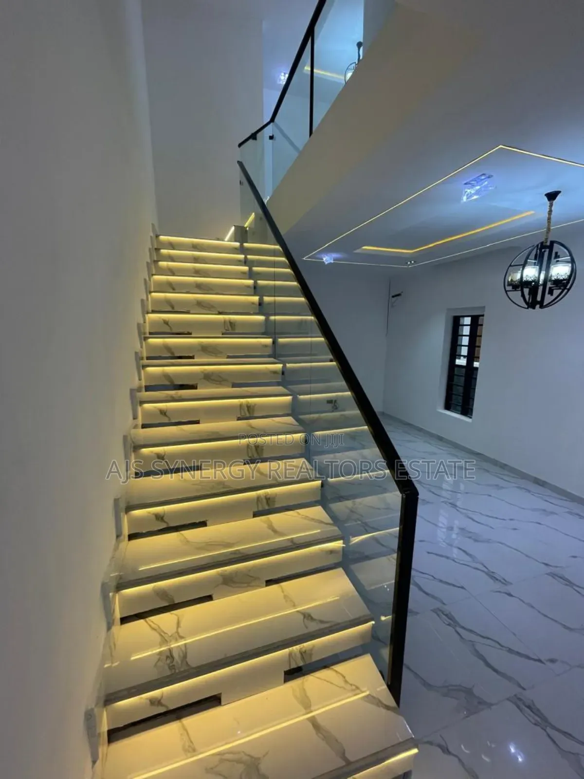 4bdrm Duplex in Chevron for sale in Chevron