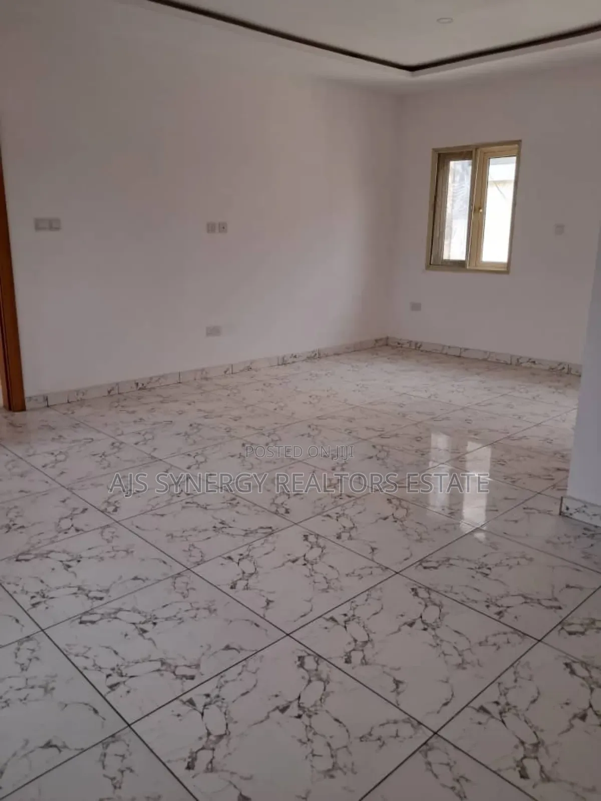 5bdrm Duplex in Chevron for sale in Chevron