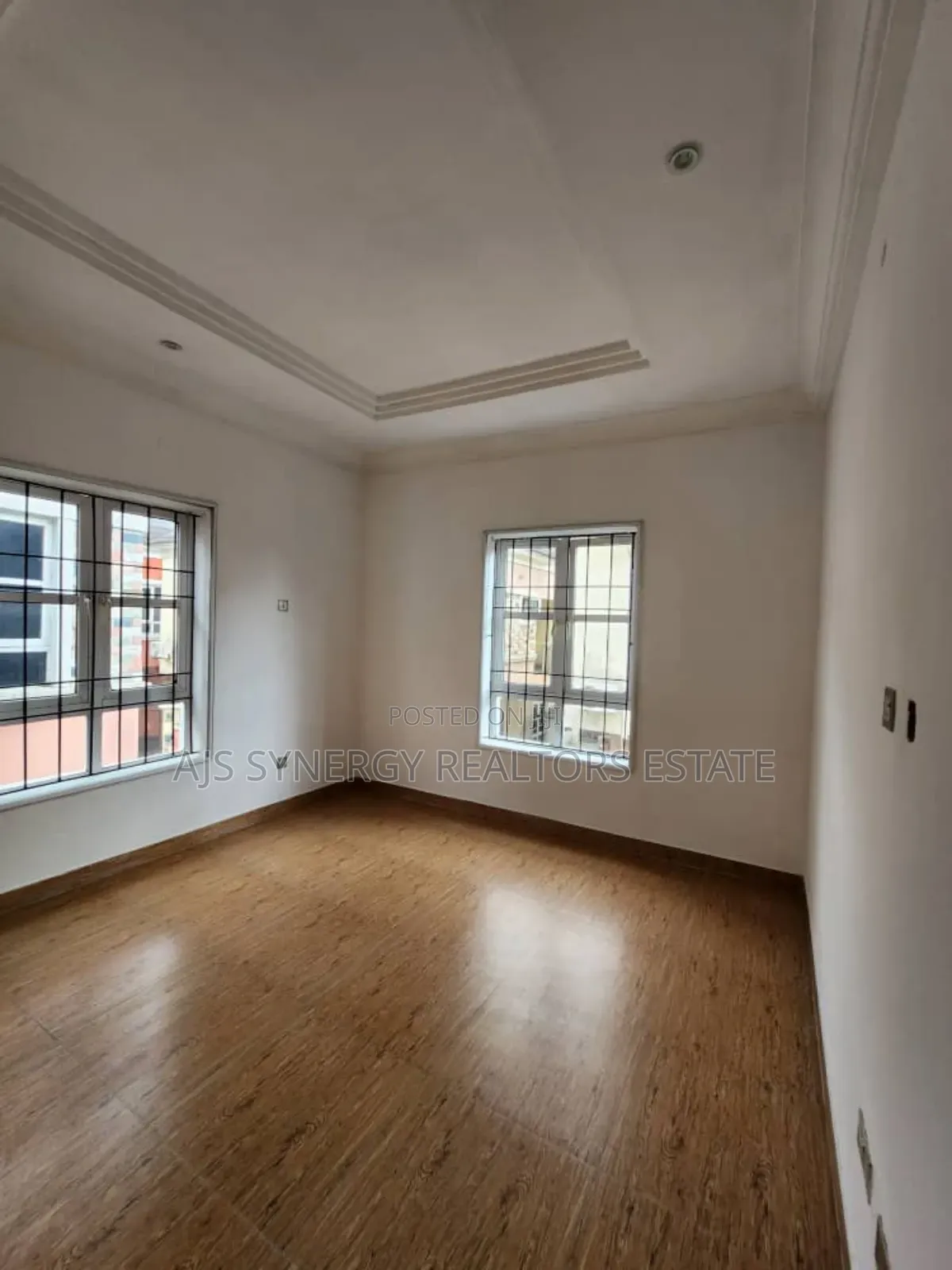 5bdrm Duplex in Chevron for sale in Chevron