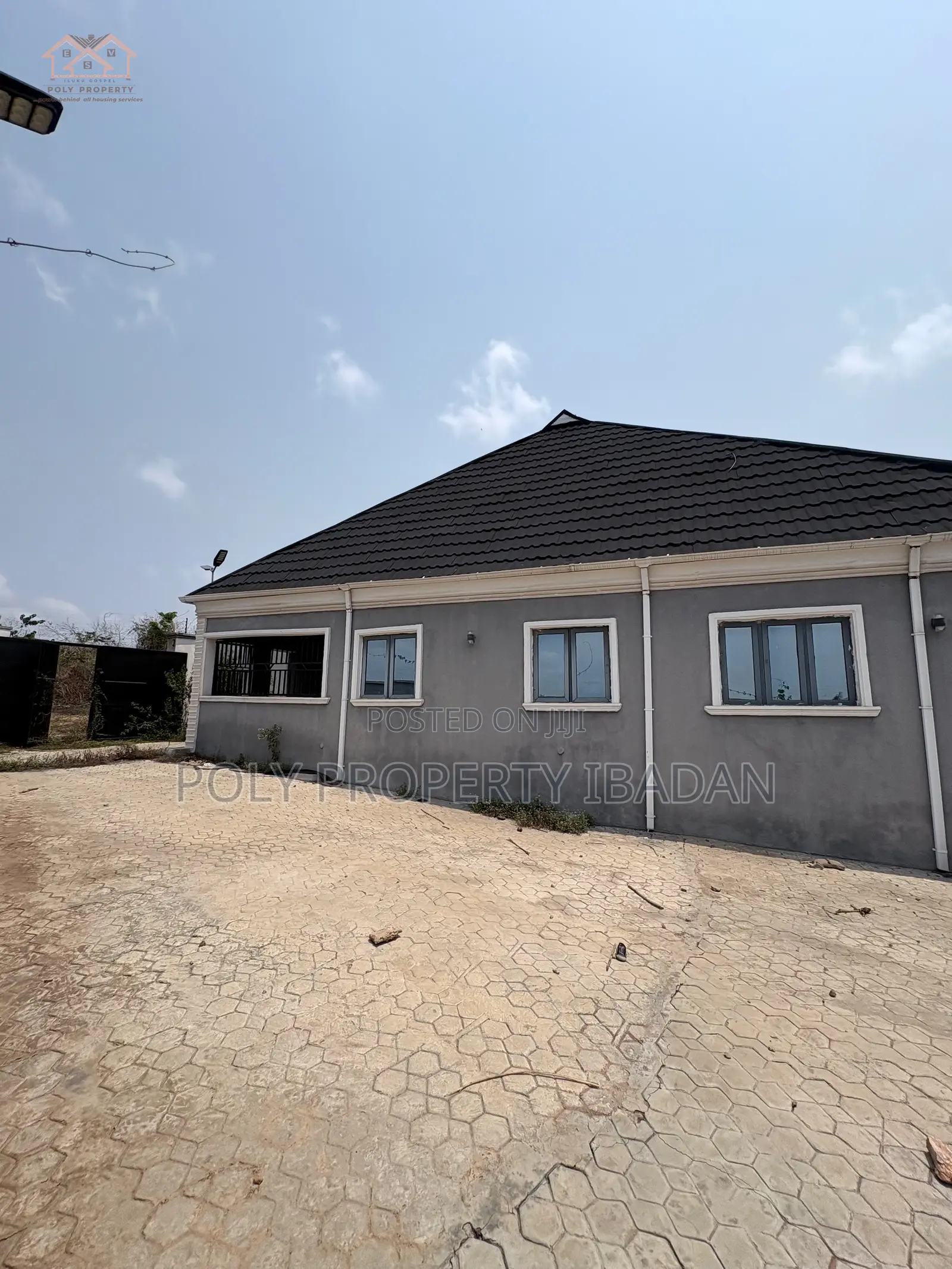 3bdrm Bungalow in Akala Express, Ibadan for sale in Ibadan