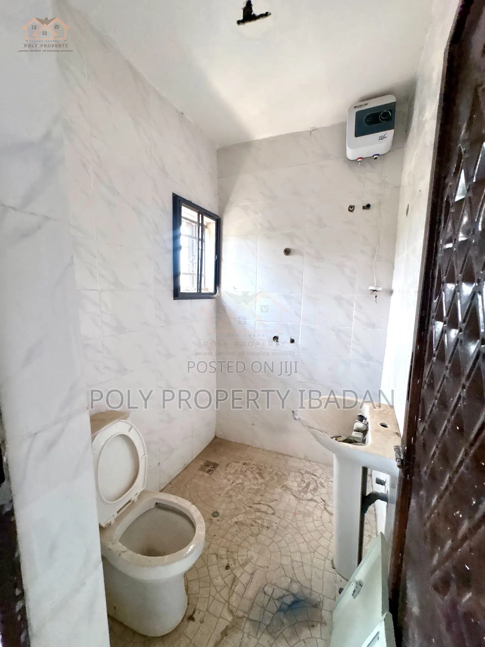 3bdrm Bungalow in Akala Express, Ibadan for sale in Ibadan