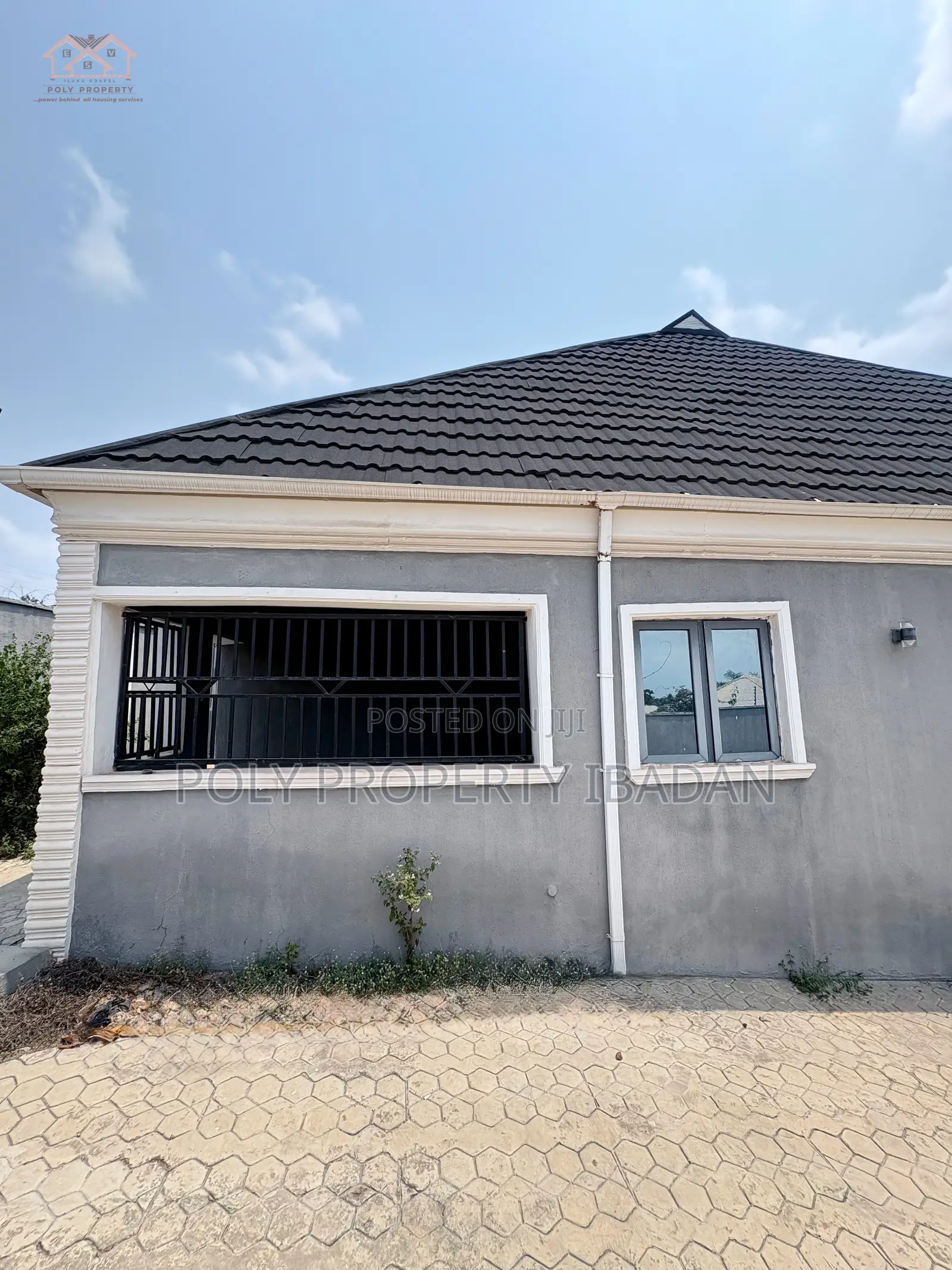 3bdrm Bungalow in Akala Express, Ibadan for sale in Ibadan