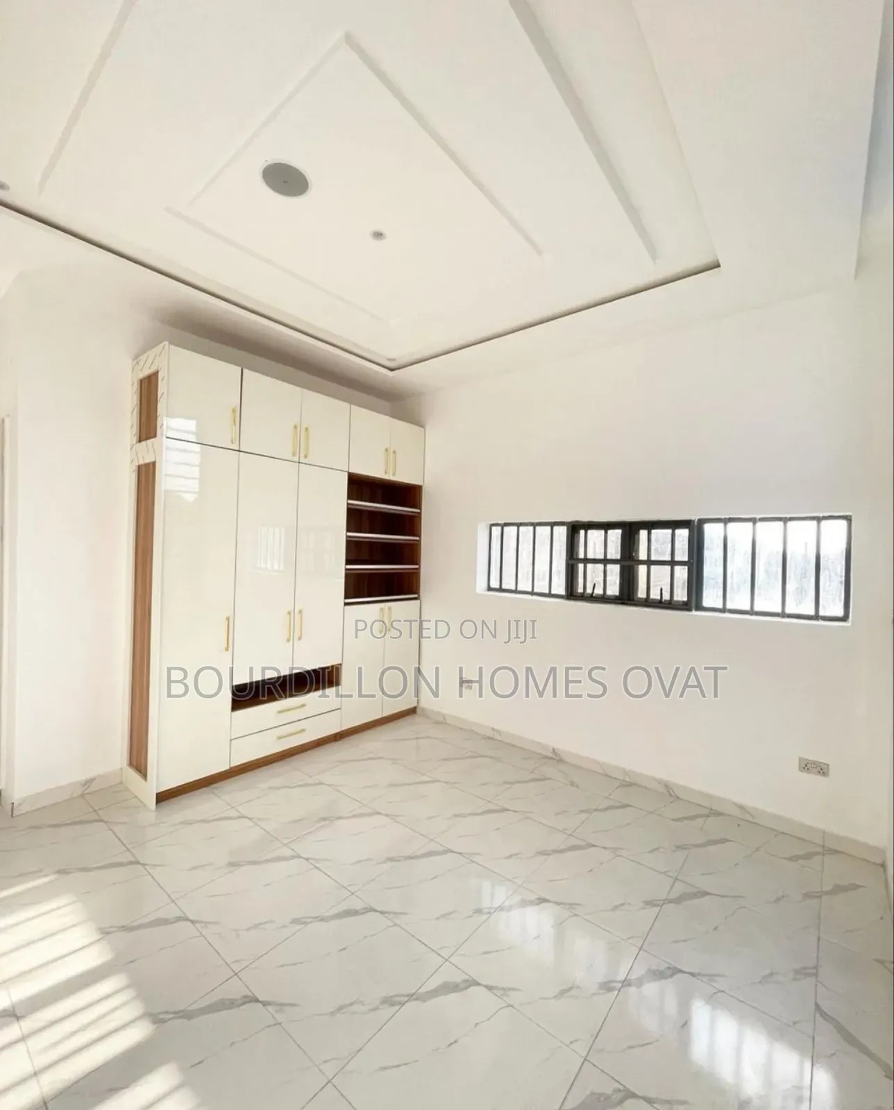 5bdrm Duplex in Osapa London Lekki for sale in Osapa london
