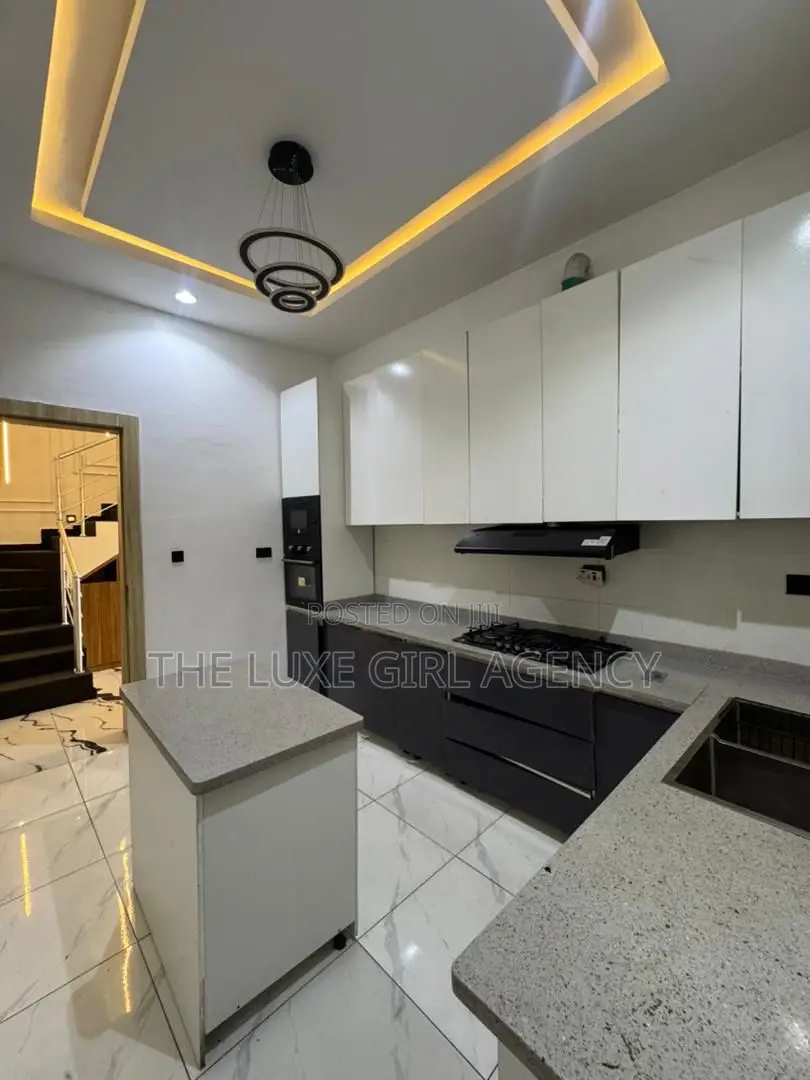 4bdrm Duplex in Orchid Estate, Lekki Expressway for rent in Lekki Expressway