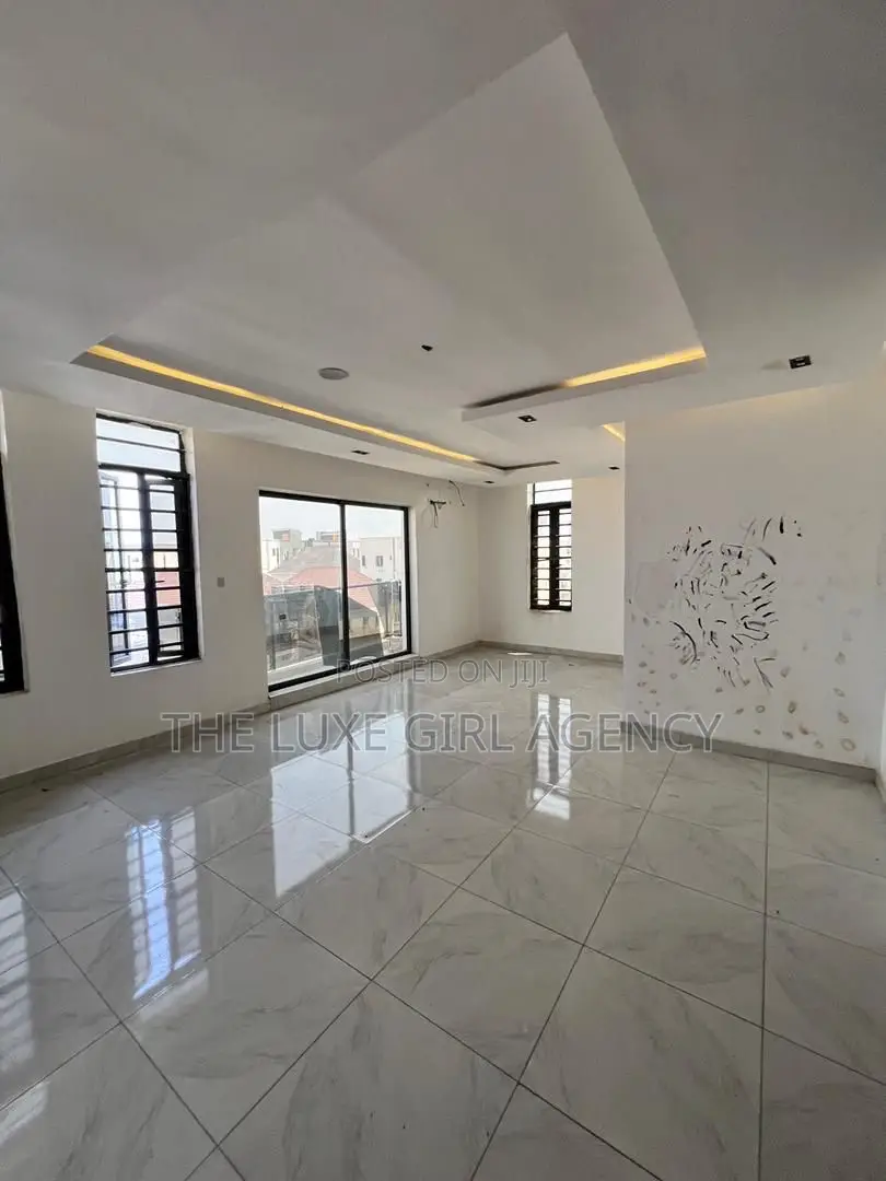 2bdrm Apartment in Ologolo Lekki for rent in Lekki