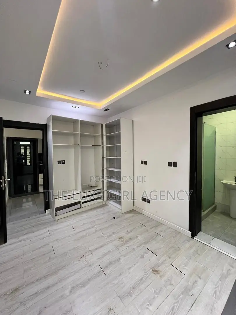 2bdrm Apartment in Ologolo Lekki for rent in Lekki