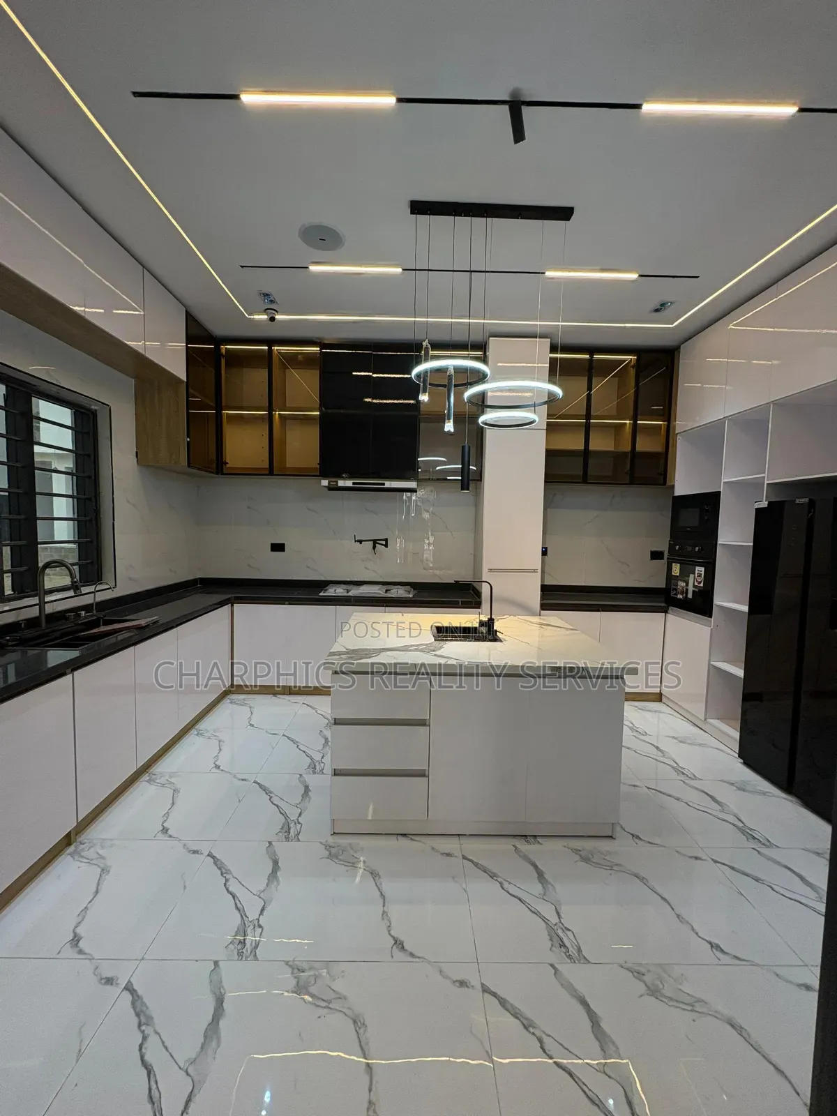 5bdrm Duplex in Lekki Phase 2 for sale in Lekki Phase 2