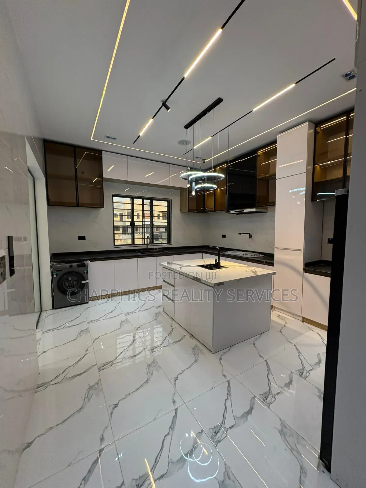 5bdrm Duplex in Lekki Phase 2 for sale in Lekki Phase 2