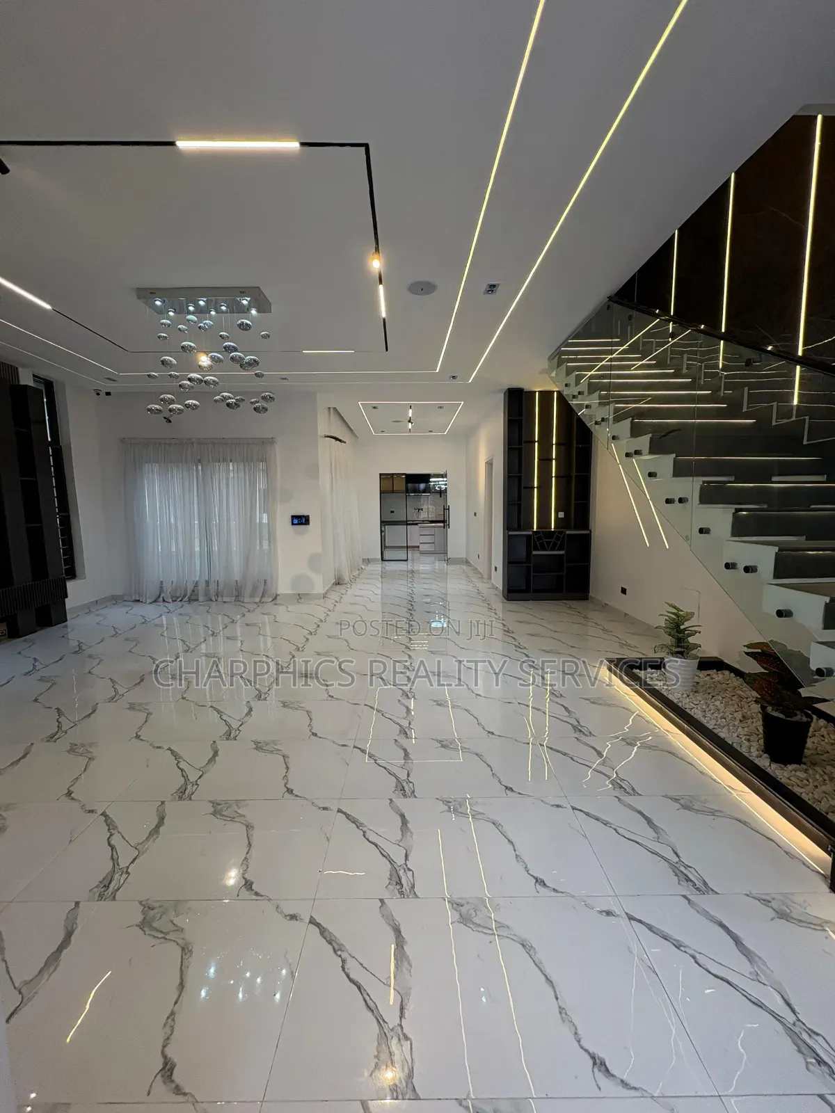 5bdrm Duplex in Lekki Phase 2 for sale in Lekki Phase 2