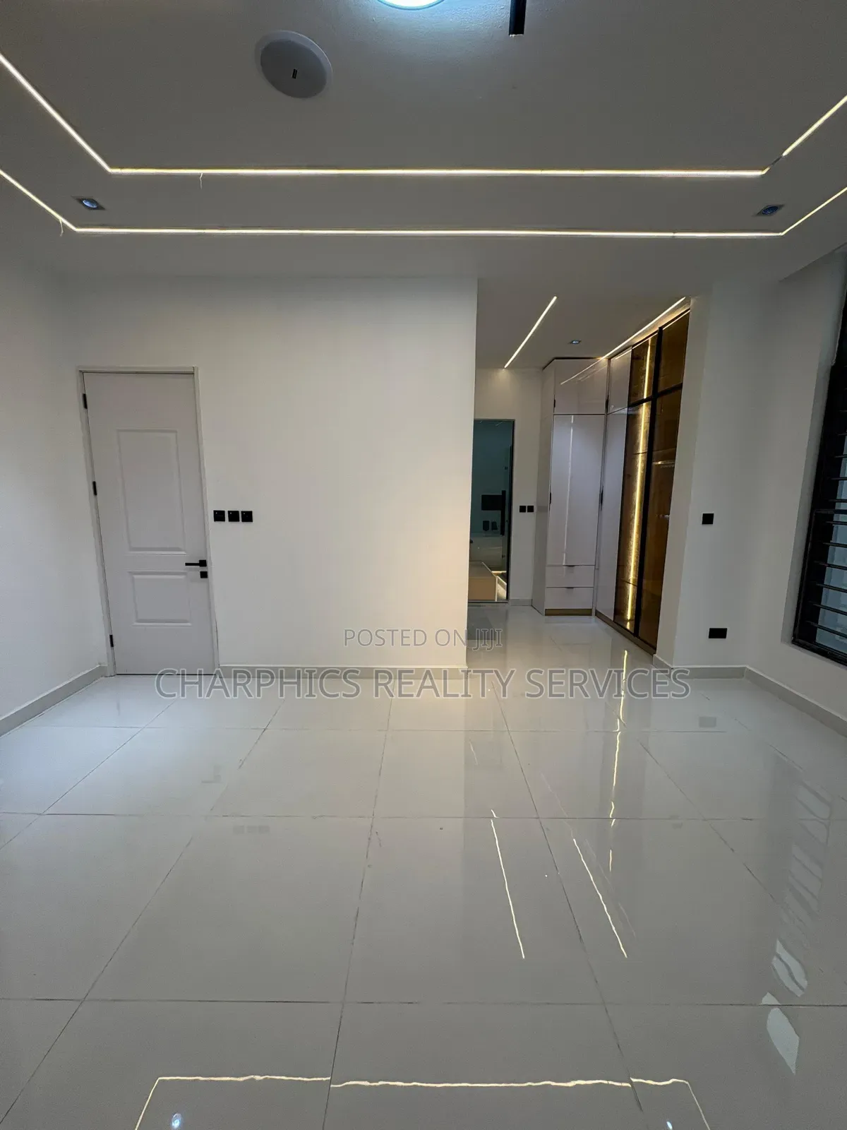 5bdrm Duplex in Lekki Phase 2 for sale in Lekki Phase 2