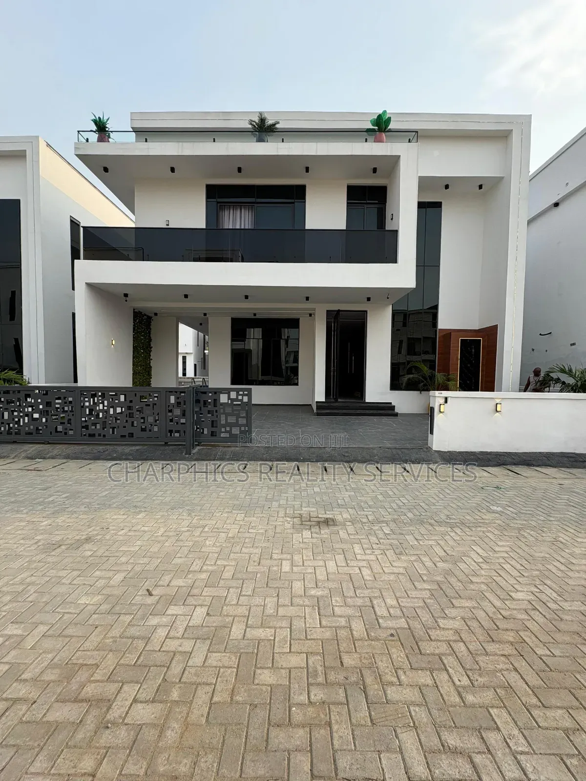 5bdrm Duplex in Lekki Phase 2 for sale in Lekki Phase 2