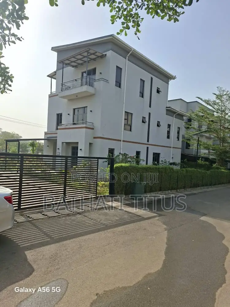 5bdrm Duplex in Life Camp for sale in Life Camp