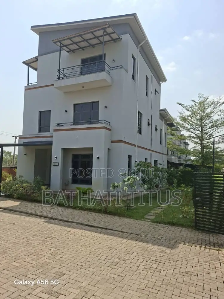 5bdrm Duplex in Life Camp for sale in Life Camp