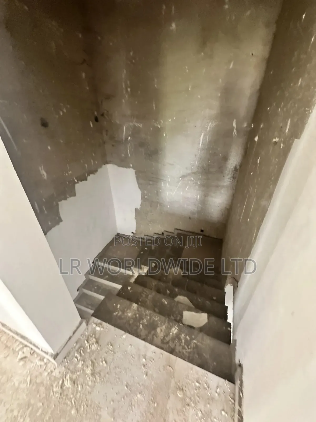5bdrm Duplex in Lugbe District for sale in Lugbe District