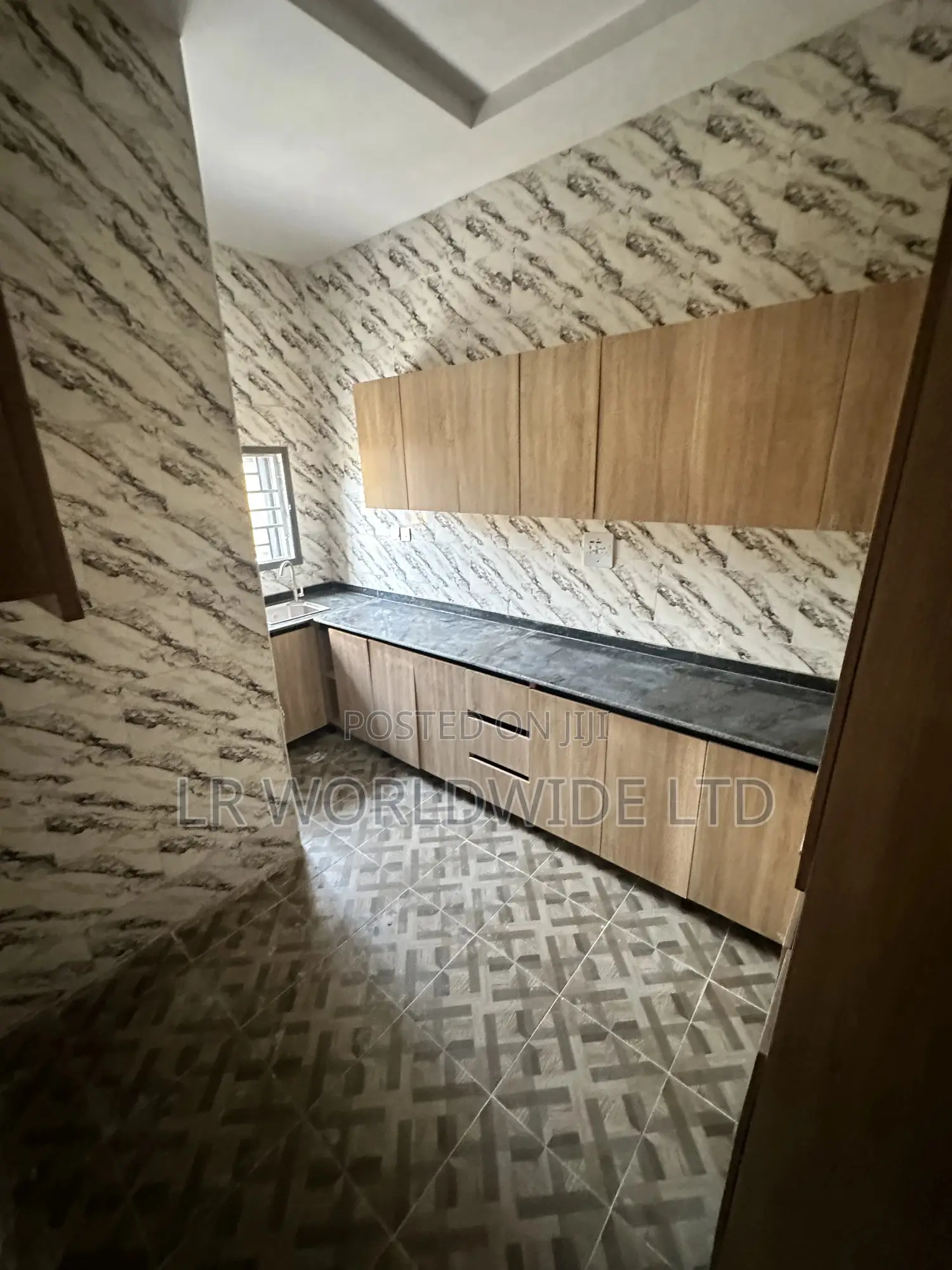 6bdrm Duplex in Lugbe District for sale in Lugbe District