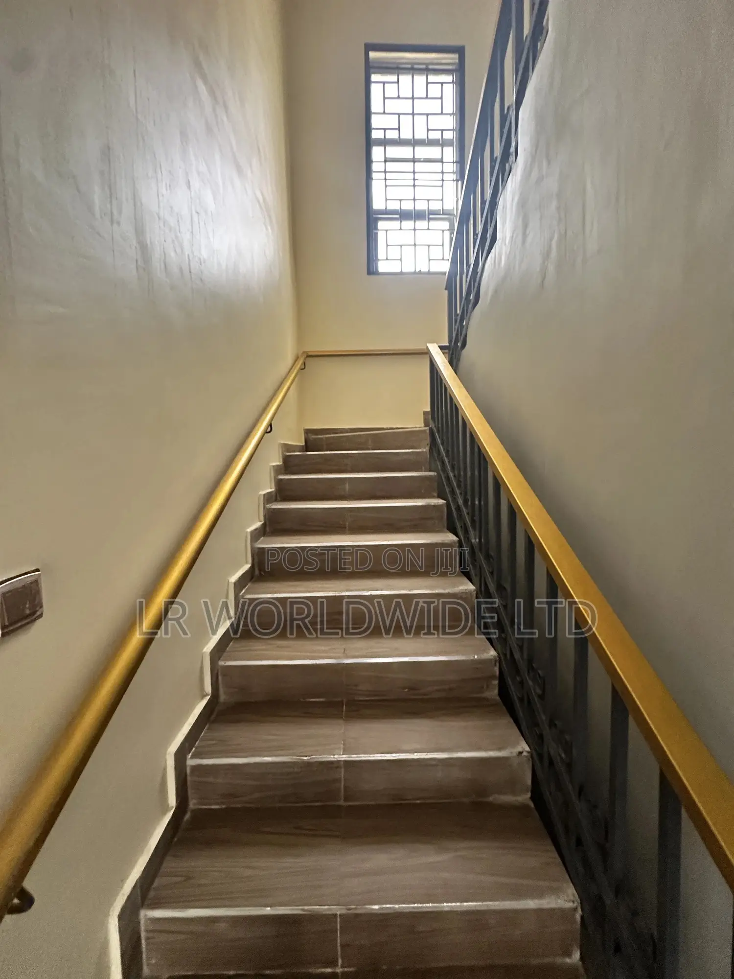 6bdrm Duplex in Lugbe District for sale in Lugbe District