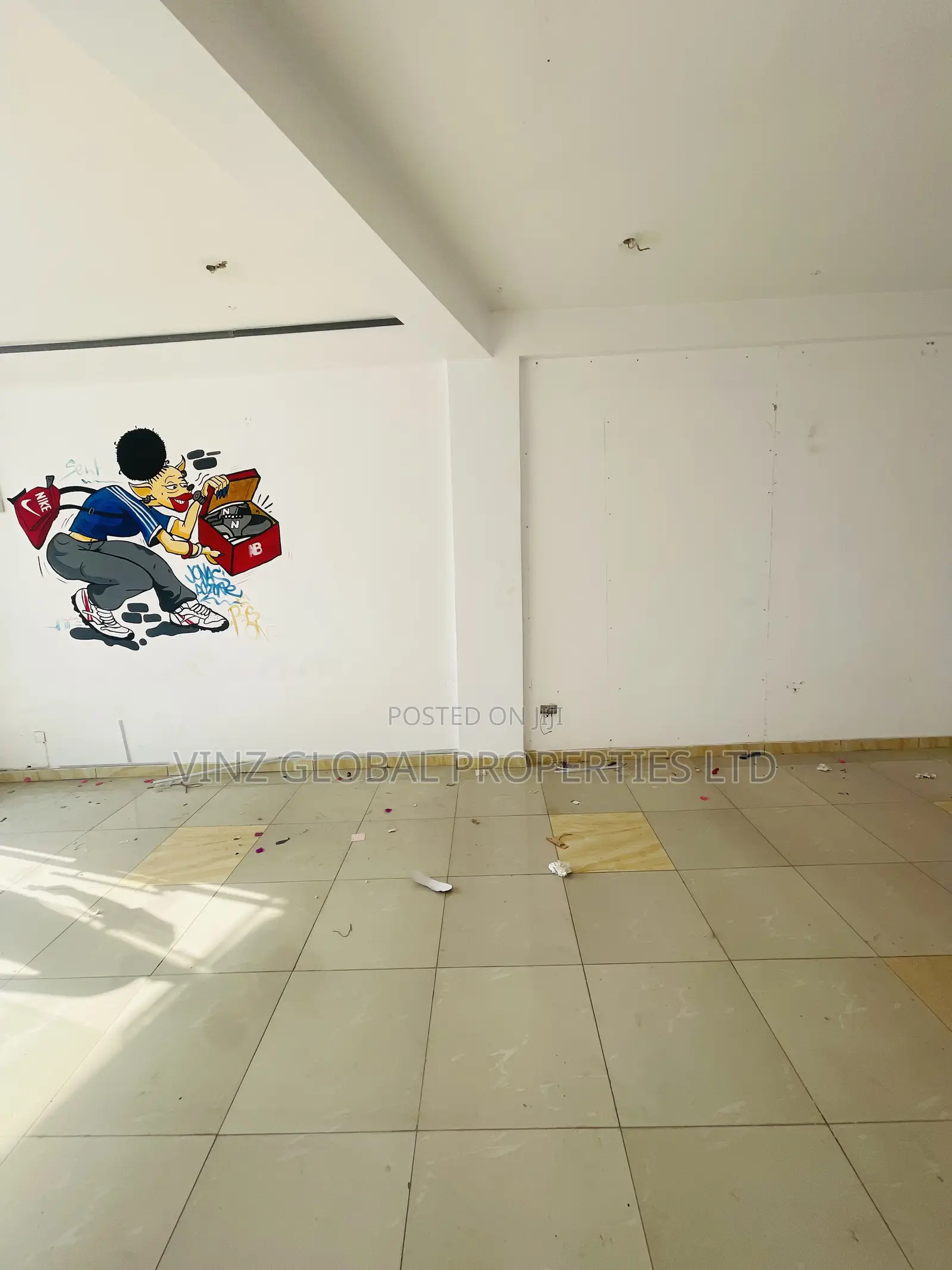 Very Spacious Shop Space (Upstairs) in Lekki