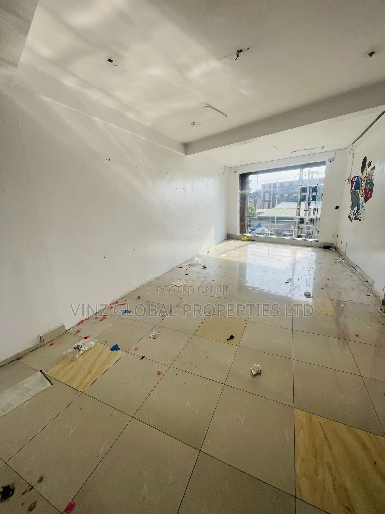 Very Spacious Shop Space (Upstairs) in Lekki