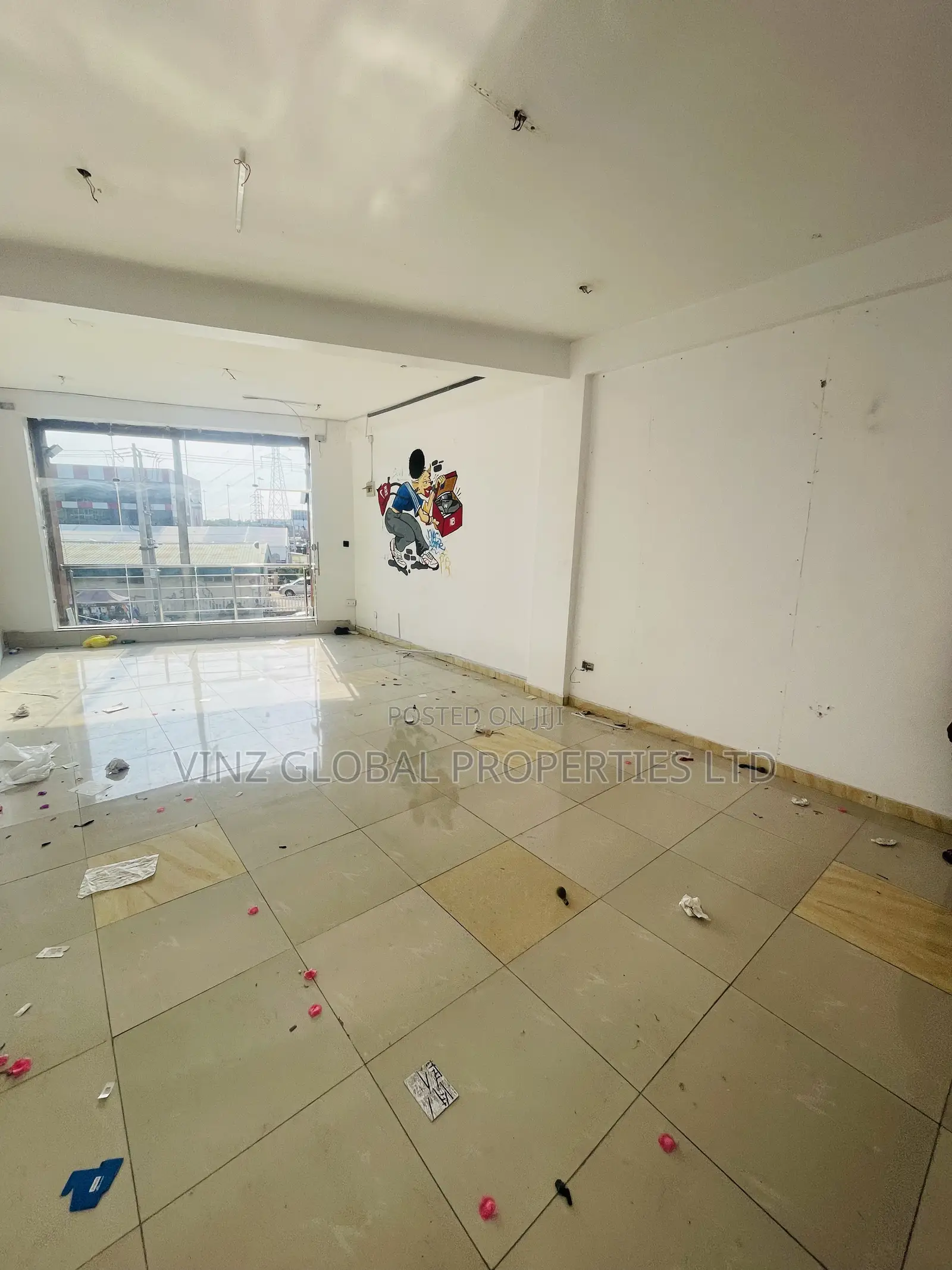 Very Spacious Shop Space (Upstairs) in Lekki