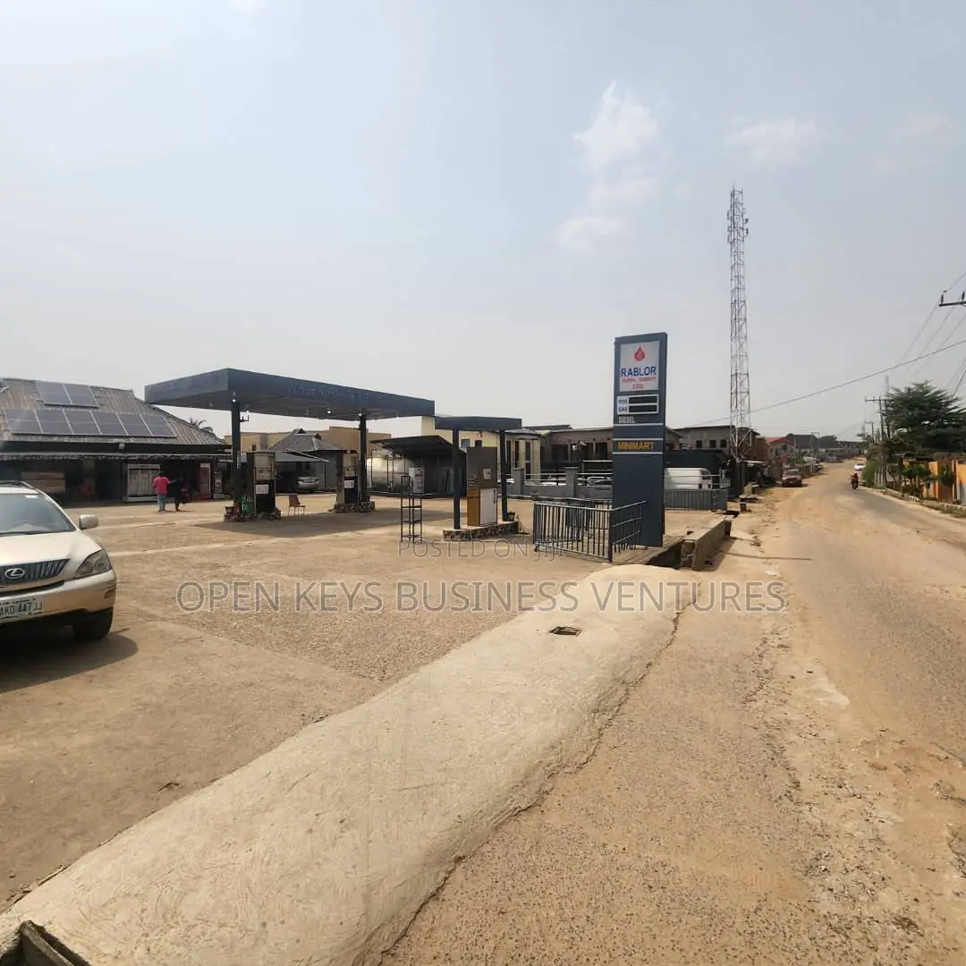 A Standard 2 Pump Filling Station in Oluyole