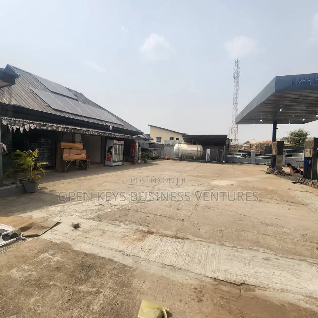 A Standard 2 Pump Filling Station in Oluyole