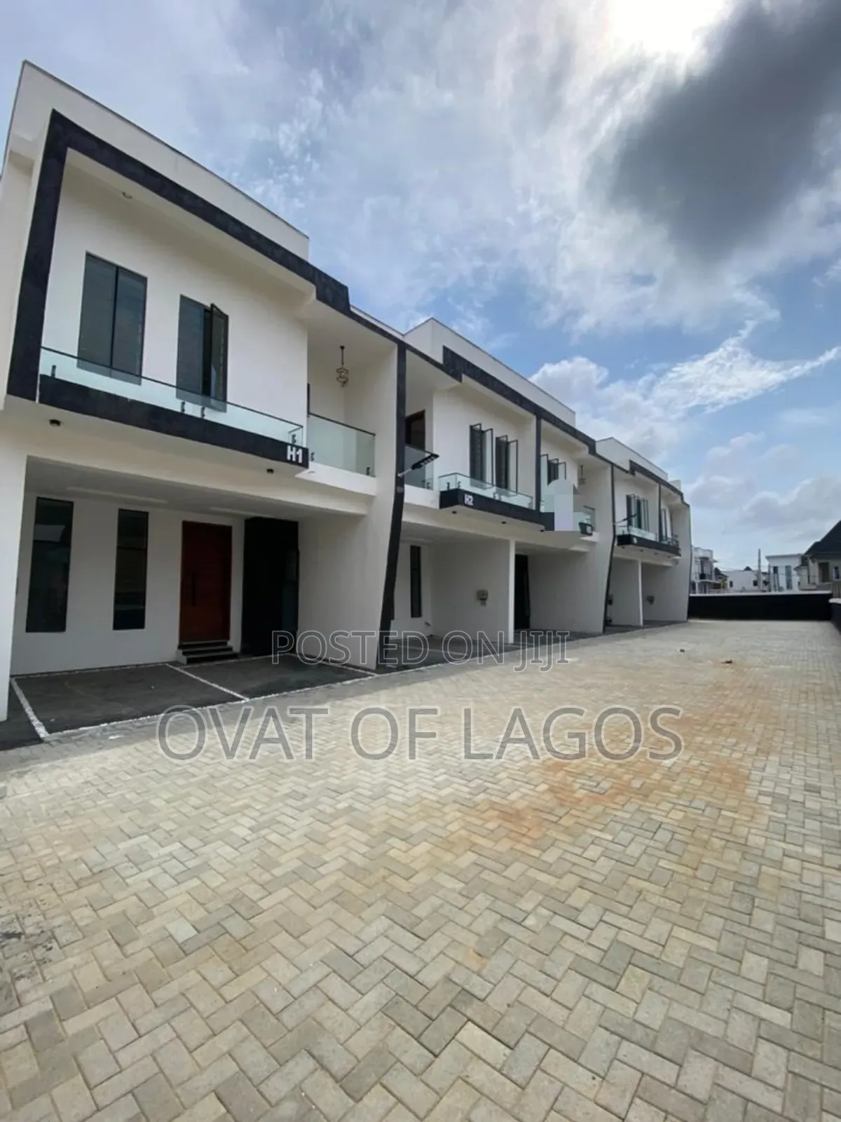 4bdrm Duplex in Ikota for sale in Ikota