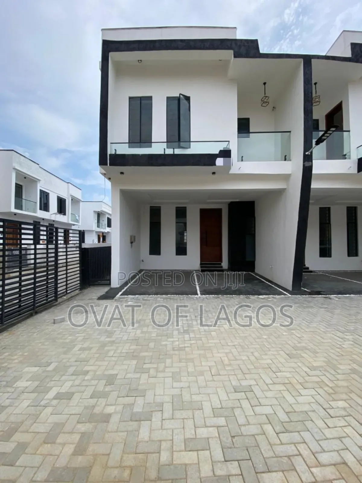 4bdrm Duplex in Ikota for sale in Ikota
