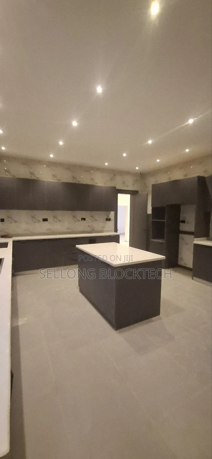 5bdrm Duplex in Main Guzape for sale in Guzape District