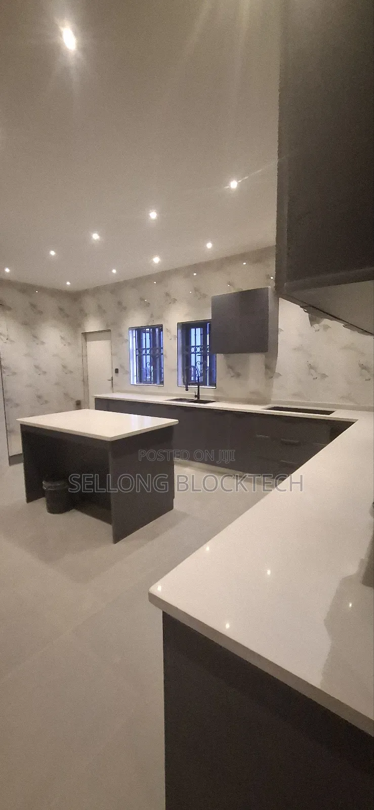 5bdrm Duplex in Main Guzape for sale in Guzape District