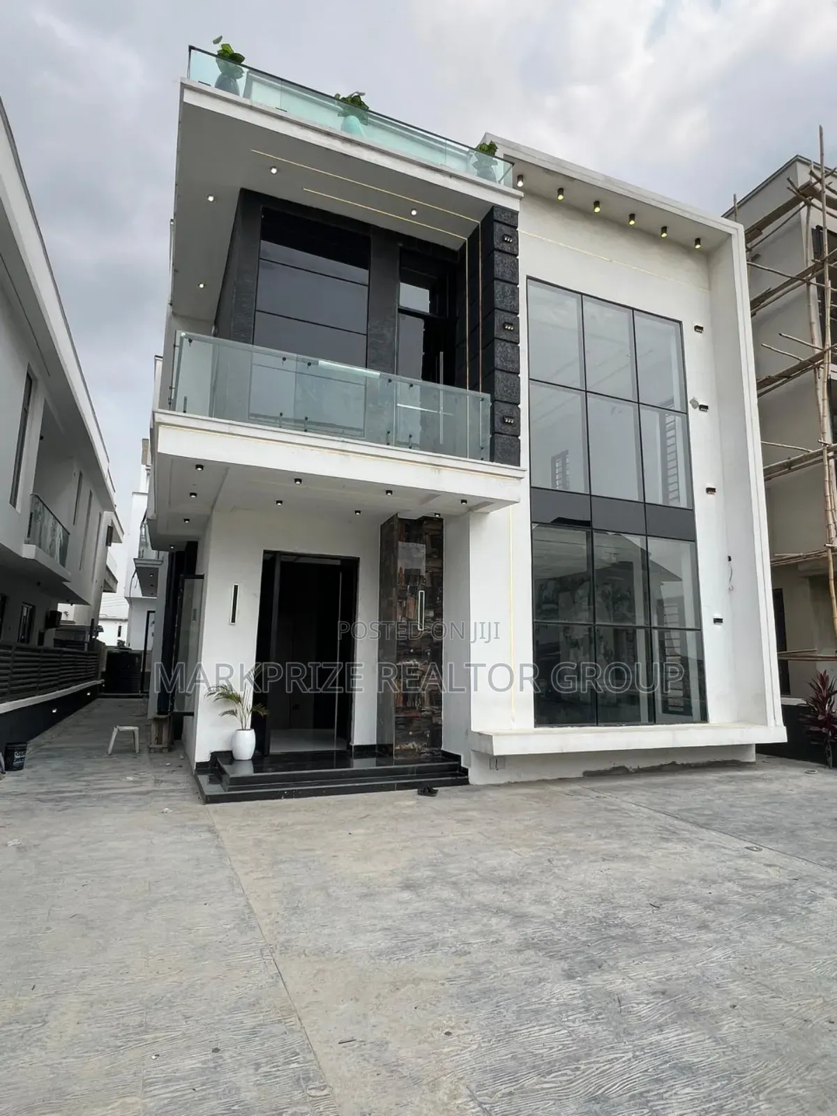 5bdrm Duplex in Megamound Estate for sale in Ikota