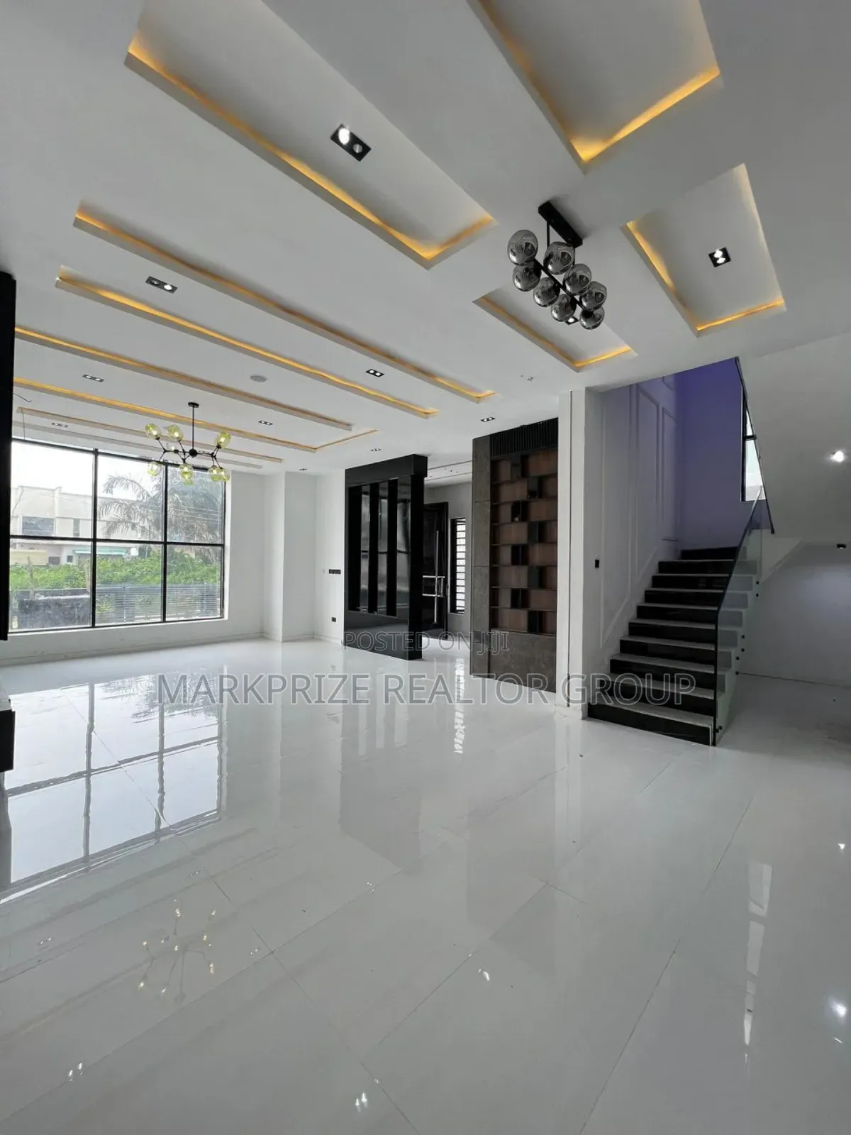 5bdrm Duplex in Megamound Estate for sale in Ikota