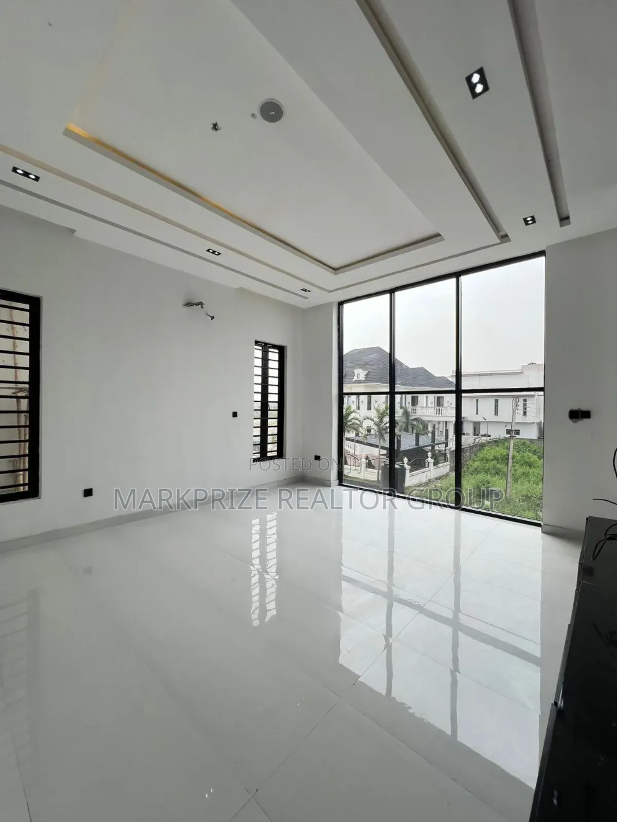 5bdrm Duplex in Megamound Estate for sale in Ikota