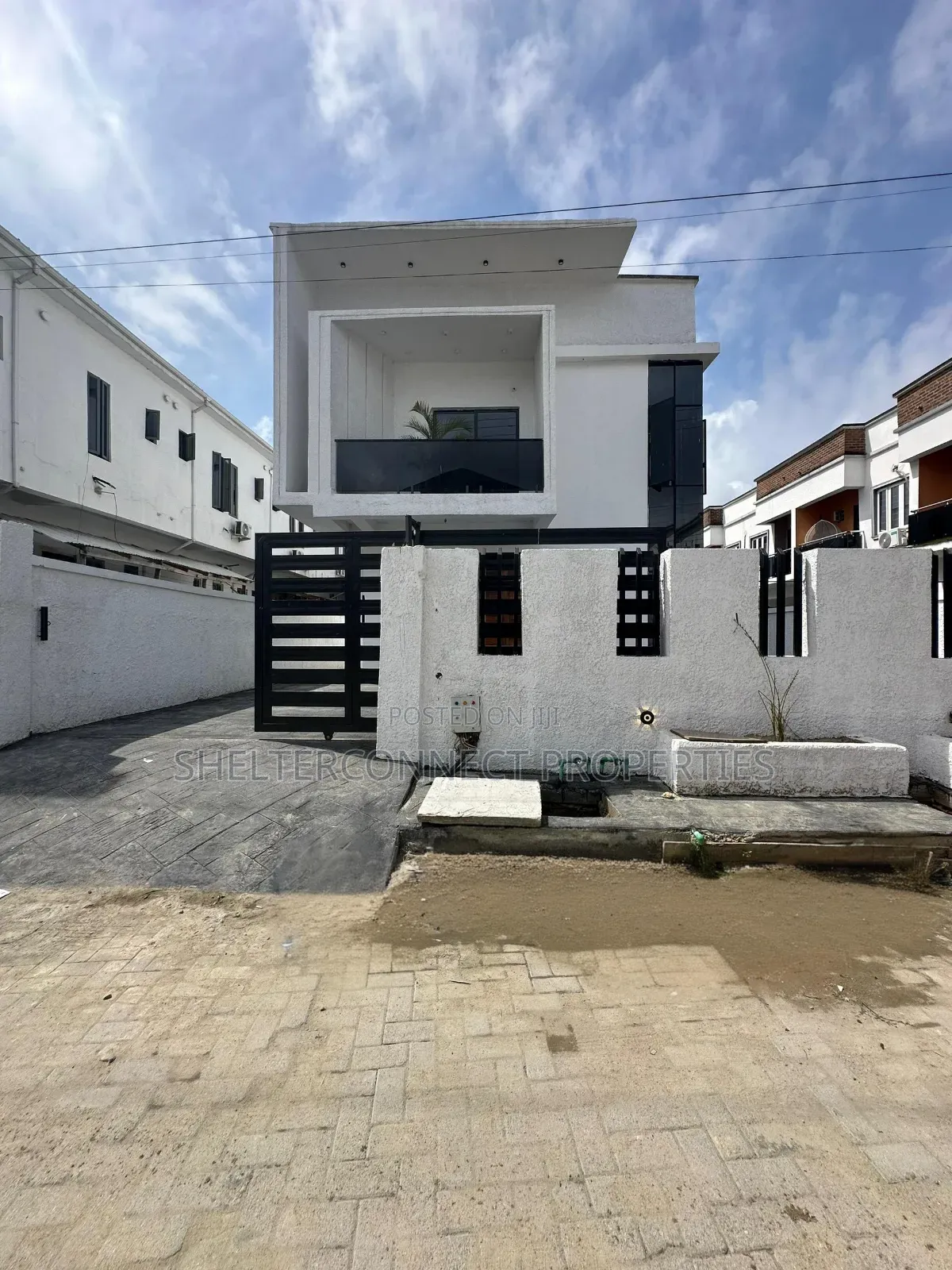4bdrm Duplex in Ikota for sale in Ikota
