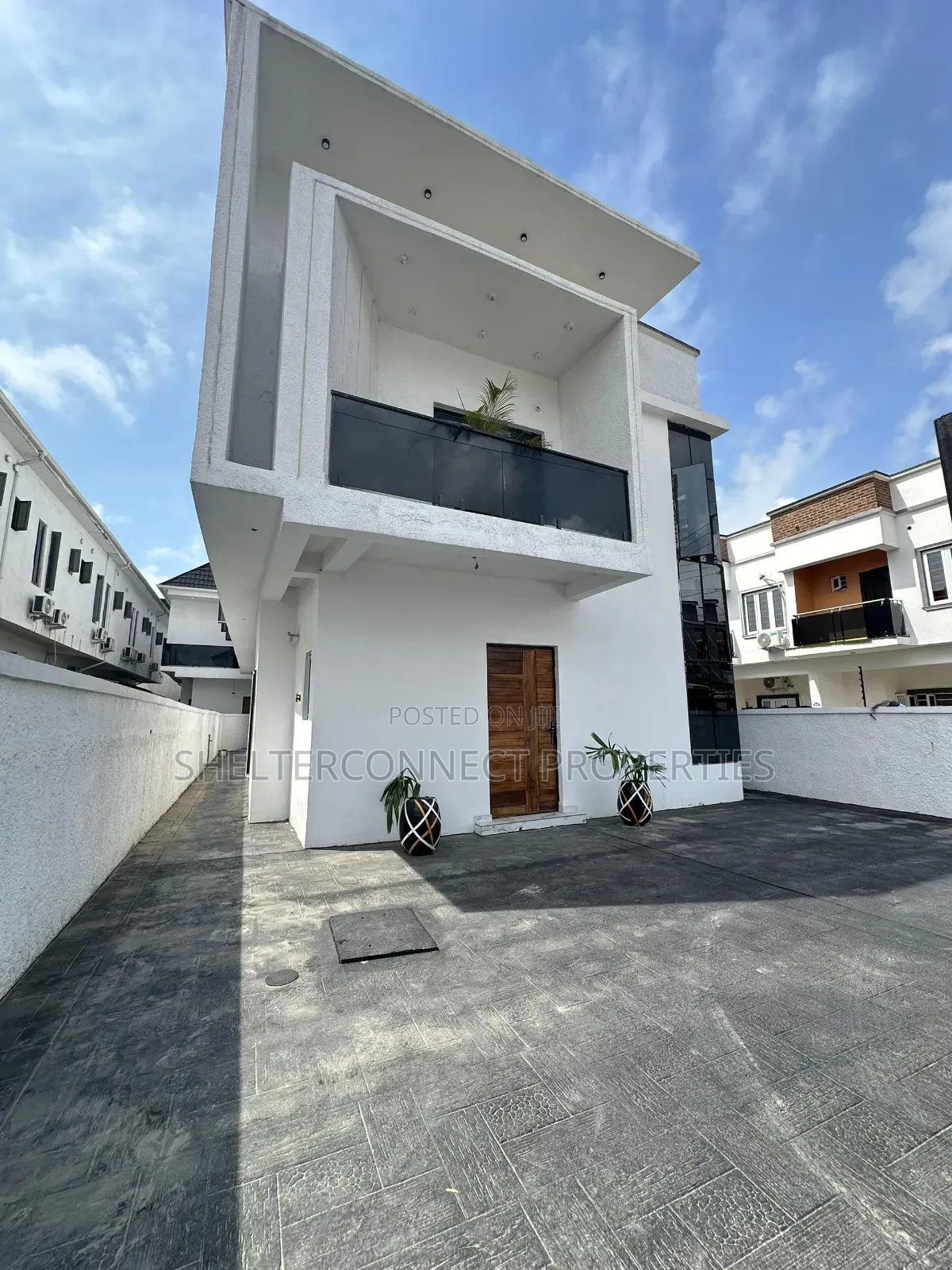 4bdrm Duplex in Ikota for sale in Ikota
