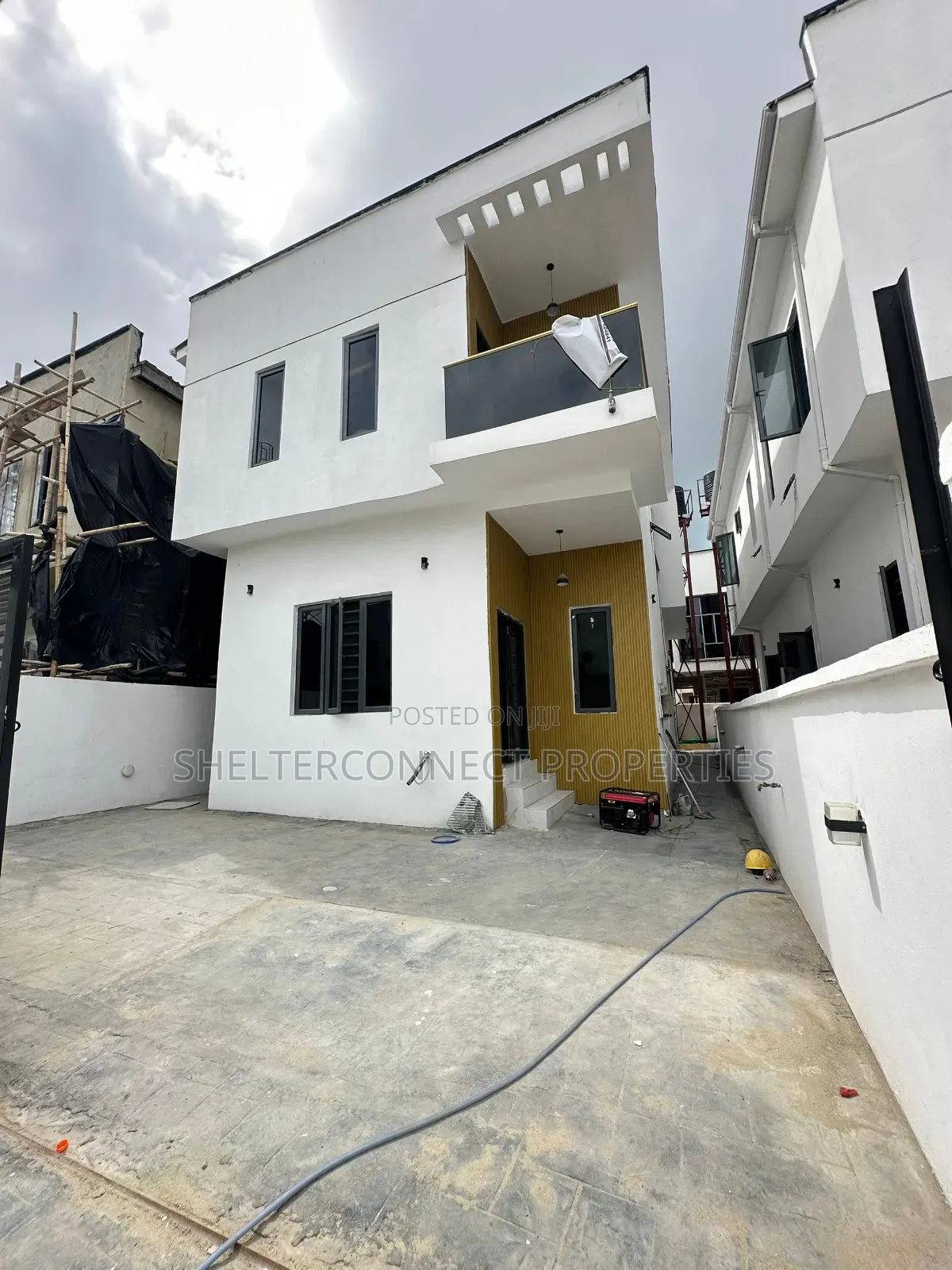 4bdrm Duplex in Ikota for sale in Ikota