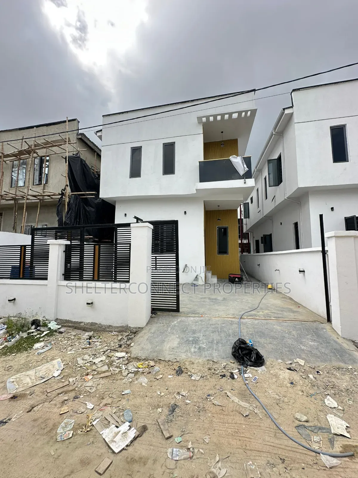 4bdrm Duplex in Ikota for sale in Ikota